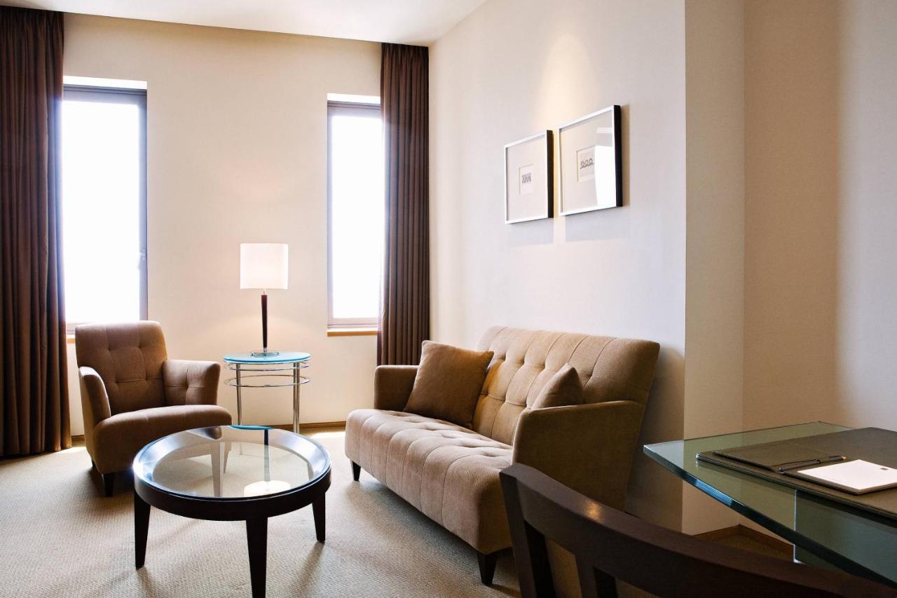 Ambassador Hotel Hsinchu Exterior foto A living room
