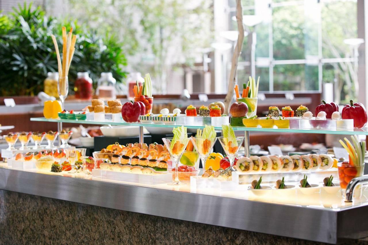 Ambassador Hotel Hsinchu Exterior foto A buffet at a hotel